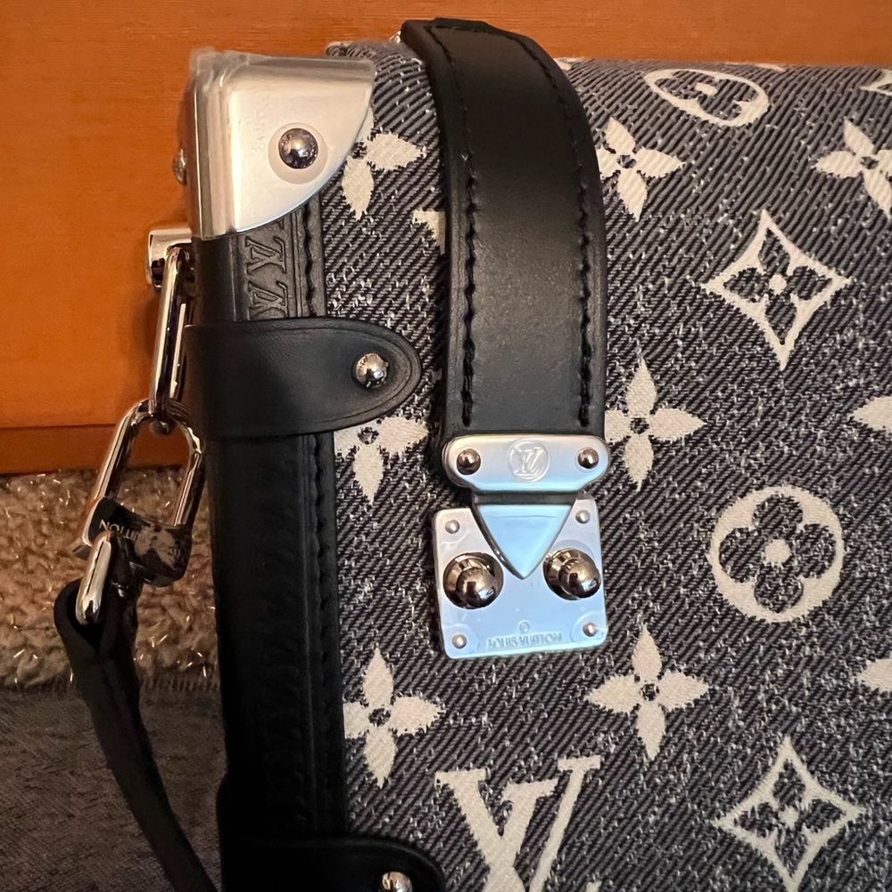 Louis Vuitton Side Trunk - Picture 6 of 11